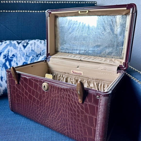 Samsonite Vintage Shwayder Bros. Style 4112 Train Cosmetic Case w/tray - Picture 3 of 10
